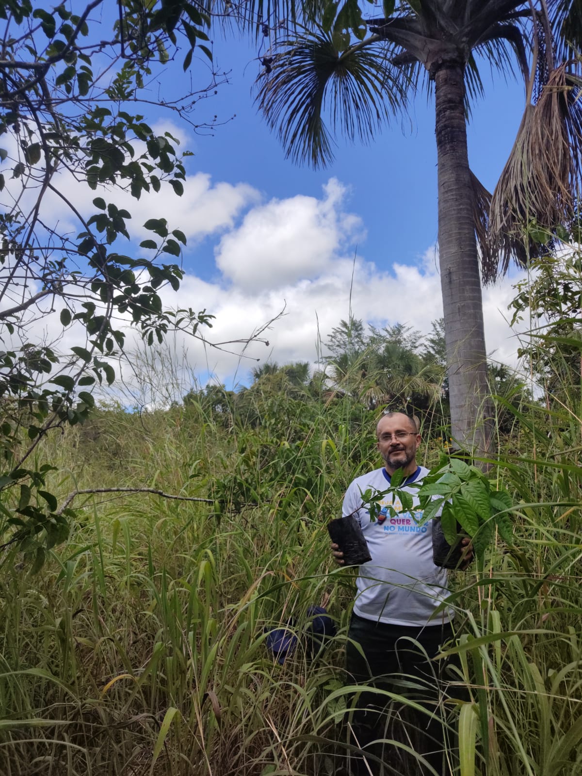 A SEMMA de Santa Maria da Vitória realiza o monitoramento das mudas plantadas nas Nascentes Minadouro e Salobro, na Comunidade de Cafundó dos Gerais